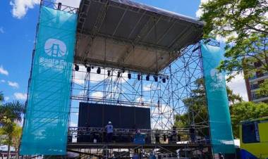 Con un show de Los Palmeras,  Santa Fe Ciudad celebra su aniversario