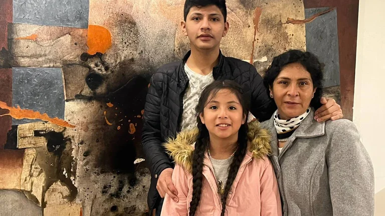 Esposa e hijos del ex presidente, Pedro Castillo, llegaron a México tras concederles asilo político