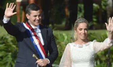 Santiago Peña asumió como presidente de Paraguay.