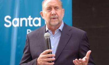 El Gobernador confirmó el congelamiento de tarifas de agua y luz en Santa Fe