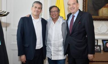 El presidente colombiano se reunió a los embajadores de Palestina e Israel para propiciar una conferencia internacional de paz
