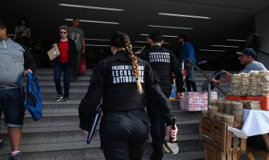 "Somos un grupo terrorista y pusimos una bomba en la sede de Massa": así amenazaba la "Mafia del Hentai"