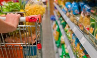 La inflación y los cambios de hábitos: “La gente suma con calculadoras entre las góndolas o deja productos en la caja”