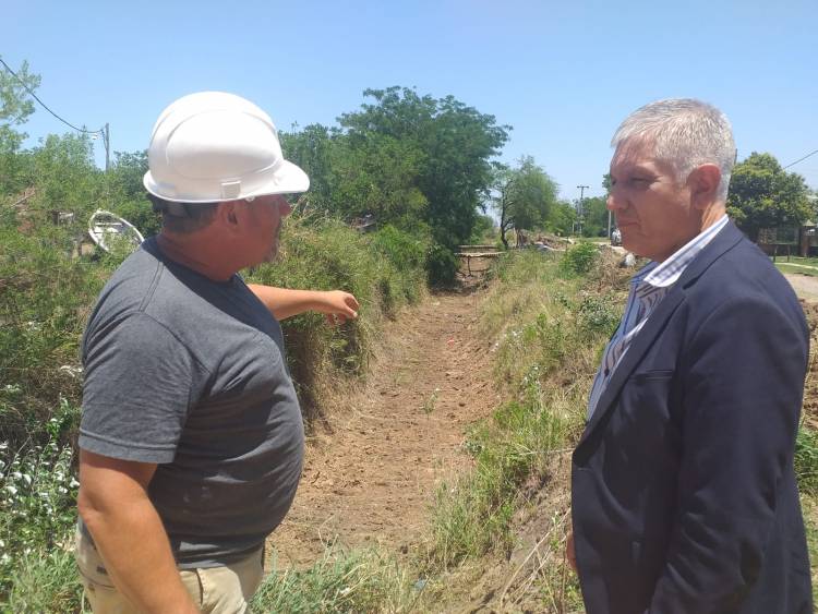 Se realizan obras de saneamiento hidráulico en barrio San Cayetano de Sauce Viejo
