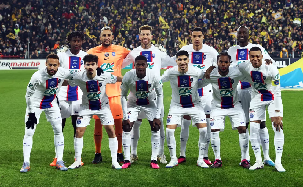 Con cuatro goles de Mbappé y un tanto de Neymar, el PSG vence al Pays de Cassel en la Copa de Francia