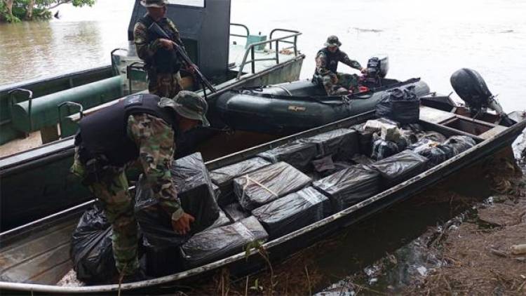 Prefectura secuestró mercadería y droga que intentaban ingresar de contrabando