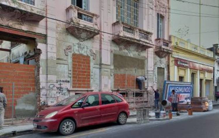 Tapiaron un viejo edificio.