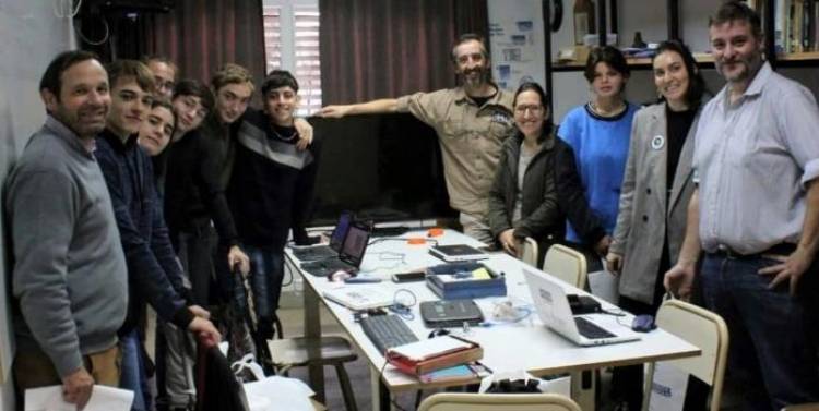Estudiantes santafesinos de escuelas secundarias construirán satélite para el Certamen CANSAT Argentina
