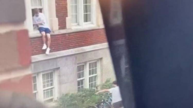 Terror en Carolina del Norte: disparos en la universidad provocaron una muerte y el salto de varios estudiantes