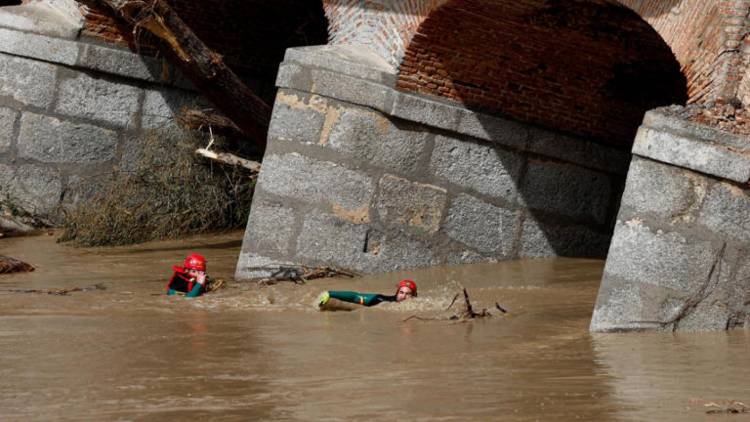 Fuertes tormentas con torrenciales lluvias dejaron dos muertos, tres desaparecidos y numerosos incidentes en España