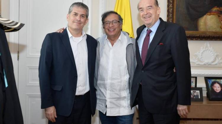 El presidente colombiano se reunió a los embajadores de Palestina e Israel para propiciar una conferencia internacional de paz