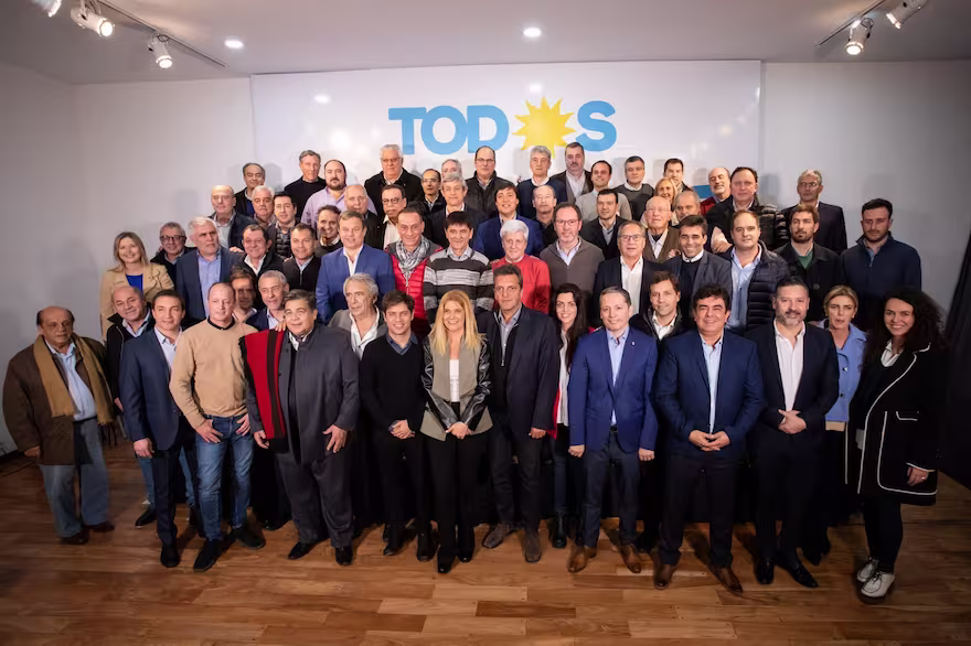 Massa está reunido con Kicillof e intendentes peronistas para analizar cómo sigue la campaña tras el anuncio de Bullrich