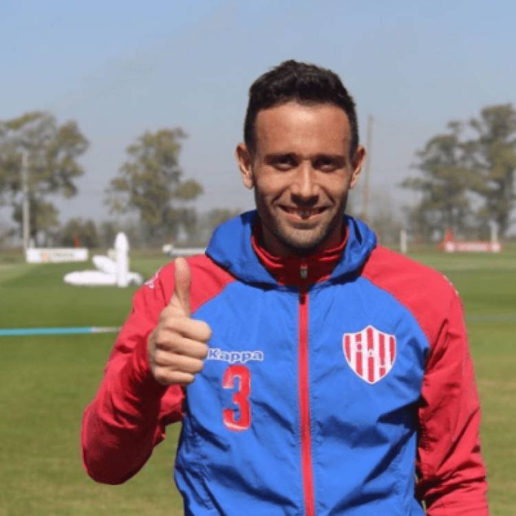 Unión - Claudio Corvalan en duda para recibir a Lanús