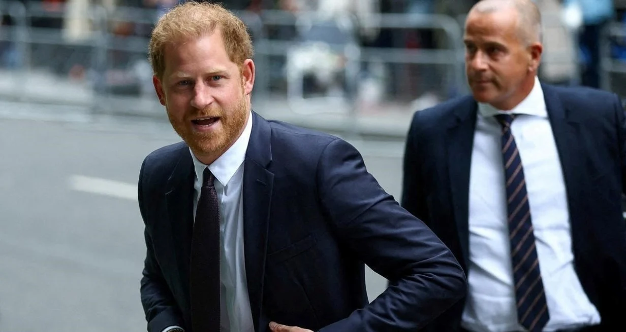 Escándalo: Una mujer amenaza con publicar fotos del príncipe Harry desnudo