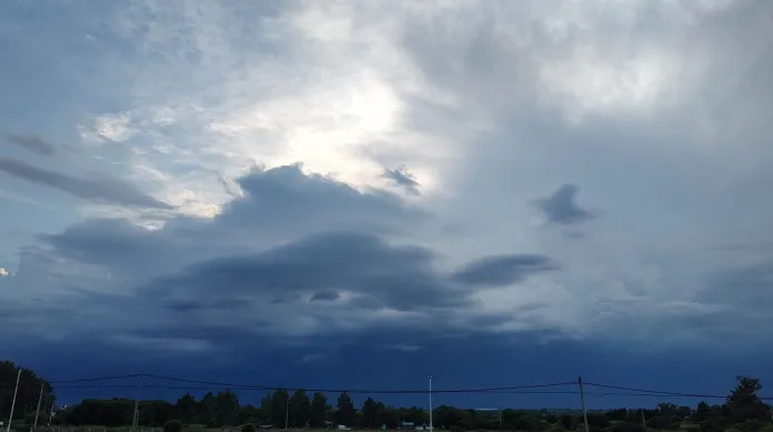 Lanzaron un alerta por tormentas fuertes y probabilidasd de granizo en siete departamentos de Entre Ríos