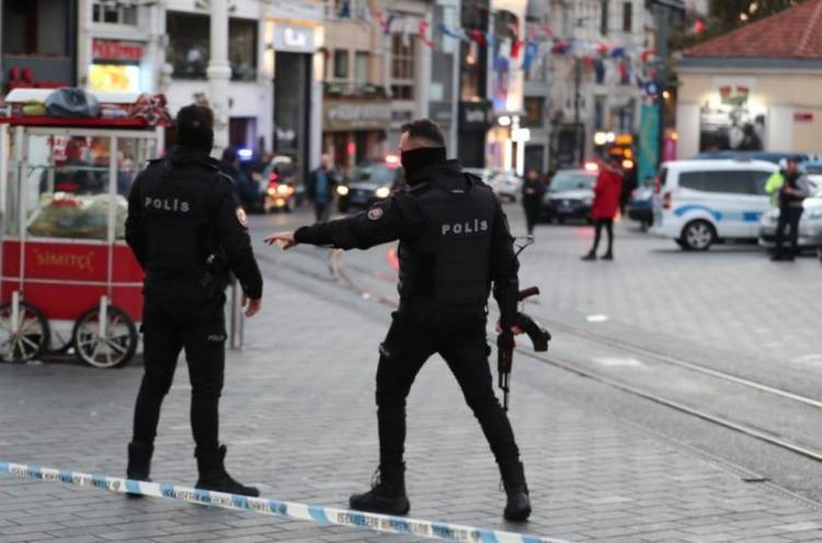 Al menos 6 muertos y 53 heridos por una explosión en Estambul