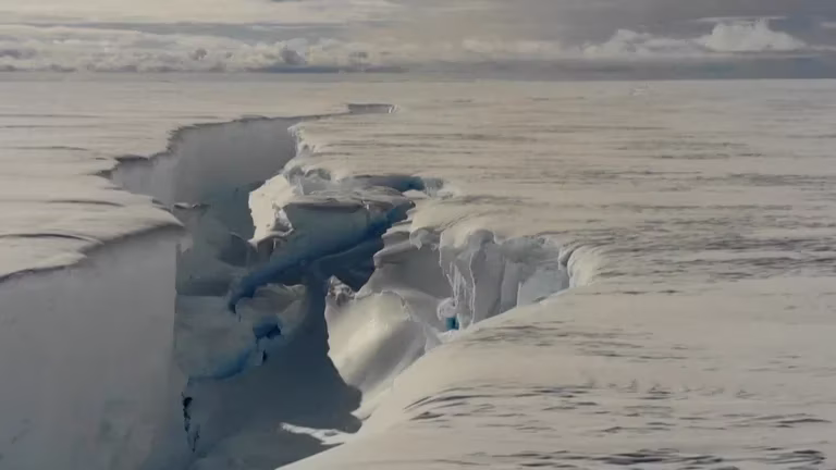 MEDIO AMBIENTE: Un iceberg 15 veces más grande que París se desprendió de la Antártida