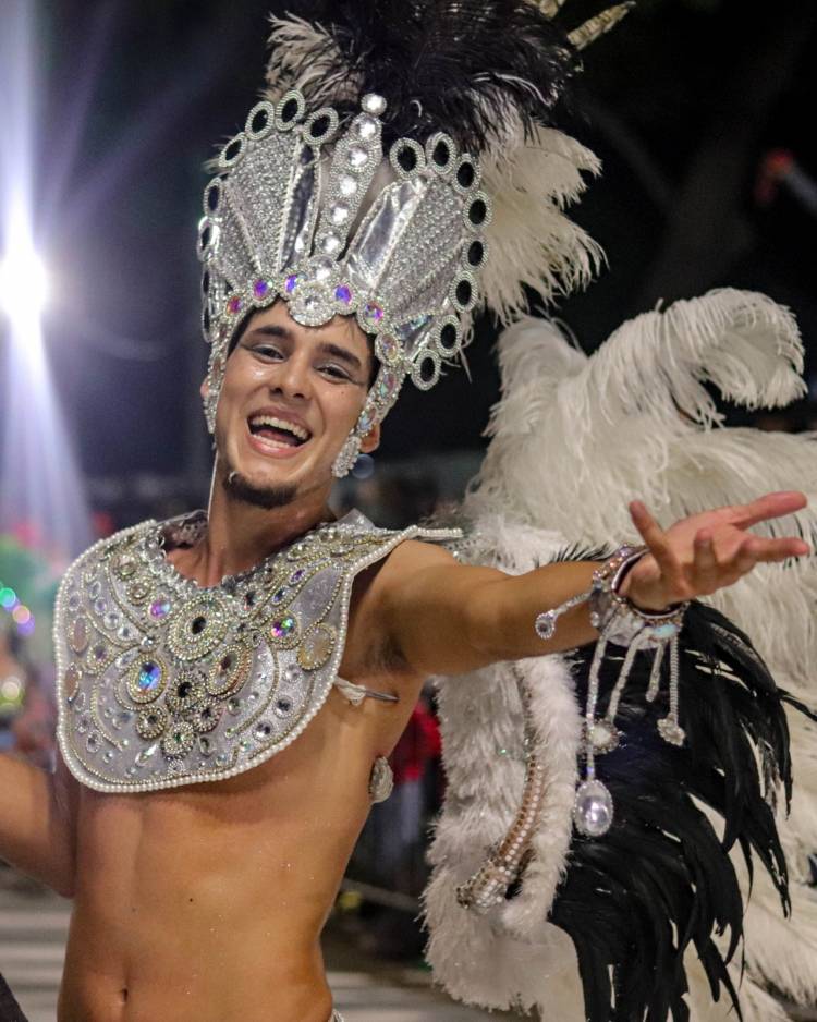 RECONQUISTA CORONA LOS CARNAVALES 2023 CON UNA 5° NOCHE