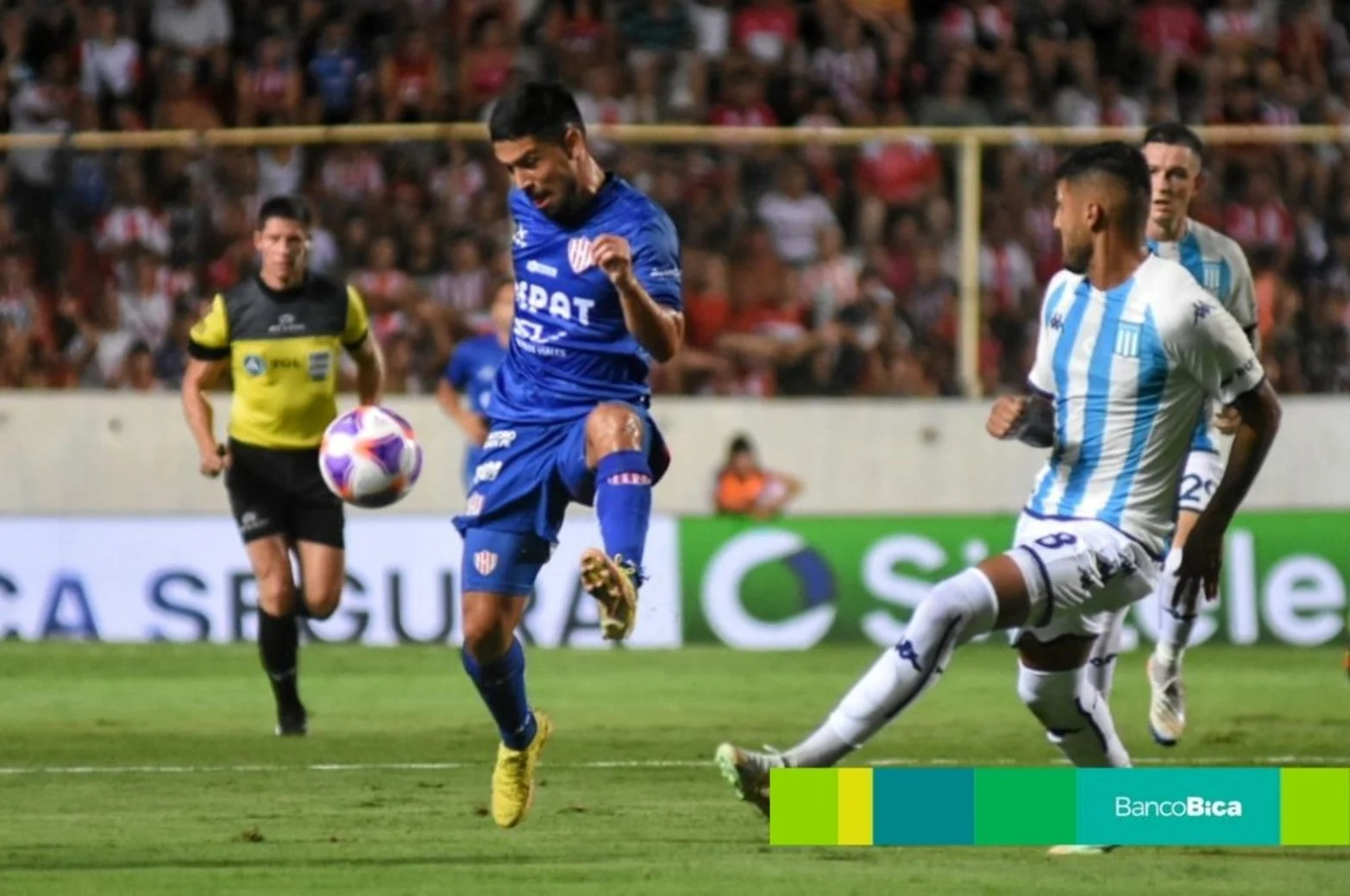 Ni el VAR le da una mano a Unión: perdió con Racing en Santa Fe