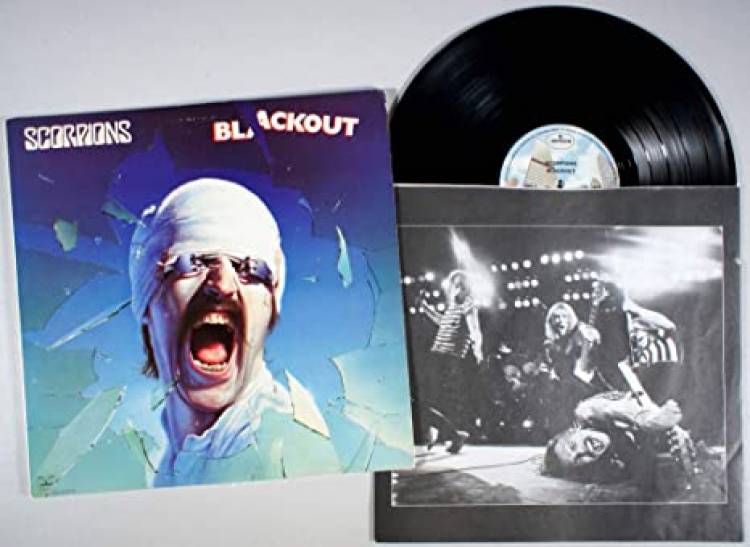 Haciendo Historia:  En 1982 Scorpions lanzó "Blackout" octavo disco