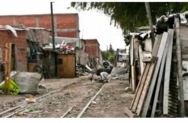 La pobreza aumentó y afecta al 39,2? la población, según el INDEC