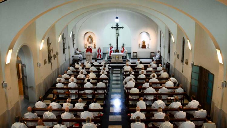 La Iglesia Católica convoca a rezar antes del balotaje