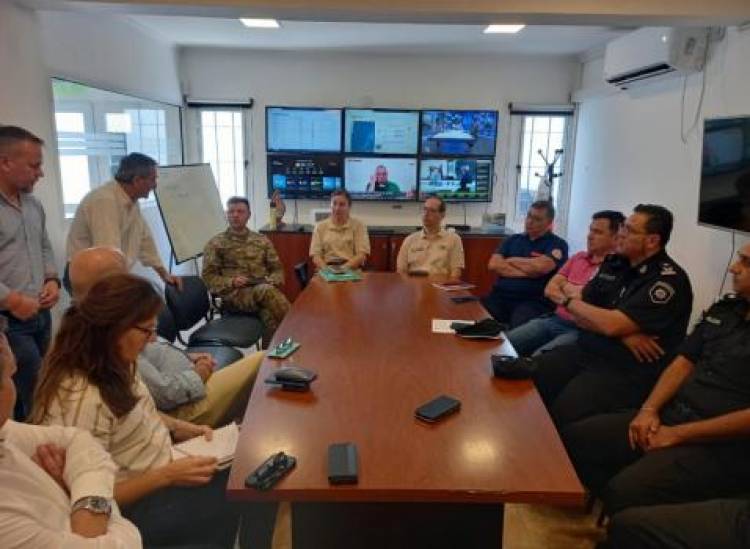 Ante la crecida y sus posibles efectos, la provincia realiza un trabajo interministerial junto a municipios y comunas