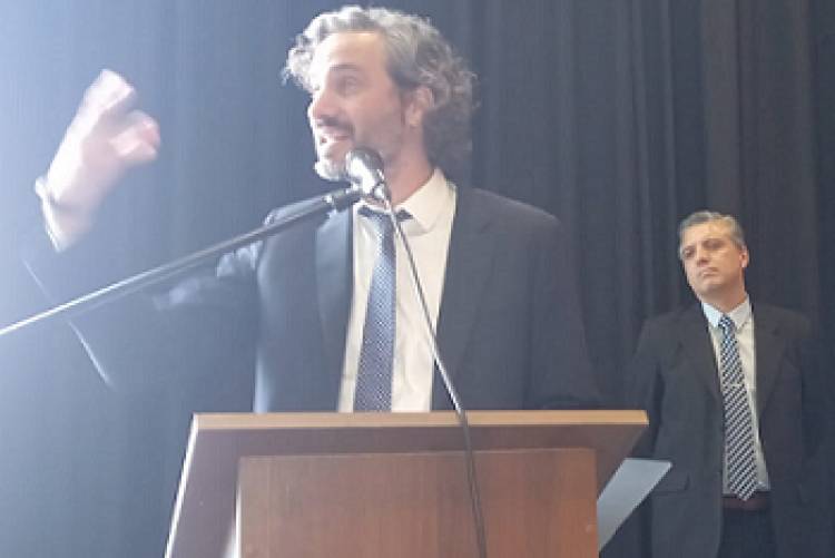 Santiago Cafiero: "El domingo entre otras cosas se elige entre los que admiran a Thatcher o los que admiramos a nuestros Héroes de Malvinas"