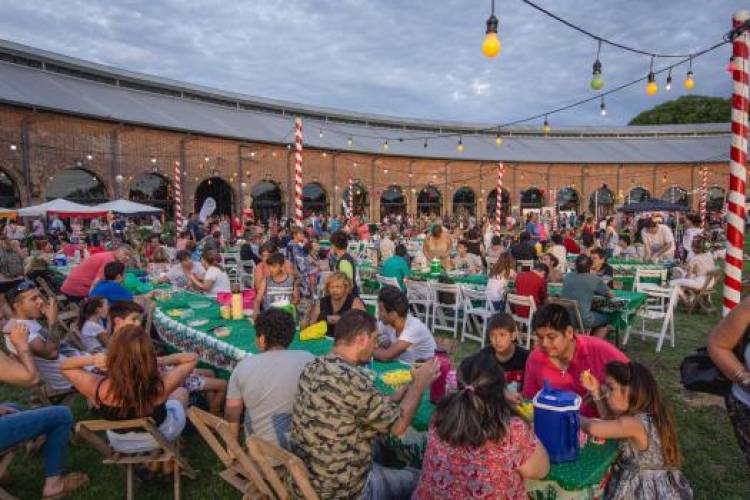 Este viernes habrá una despedida de año con cena a la canasta en La Redonda, con entrada gratuita