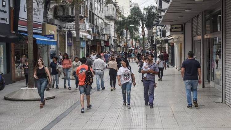 ¿Llega el horario corrido al comercio santafesino? Actualmente un empleado gasta alrededor de $67.000 mensuales si se mueve en colectivo