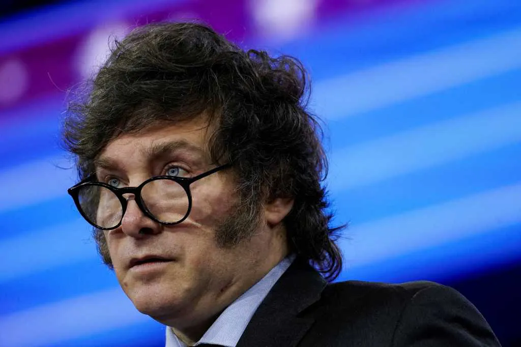 Sólo un 23,9? la población cree que al ajuste lo está pagando "la política"