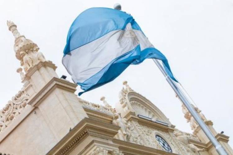 Concentración en el rectorado de la UNL en defensa de la universidad pública